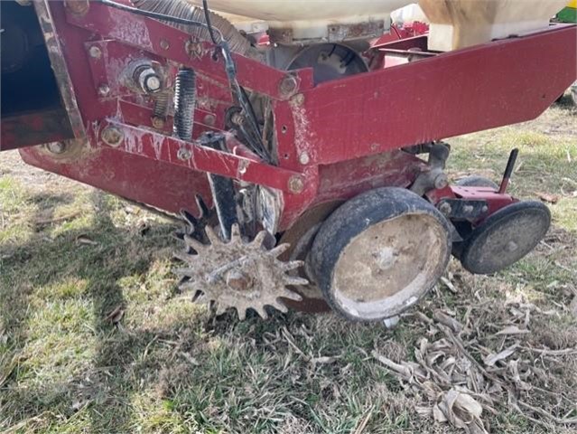 1993 White 6122 Planter