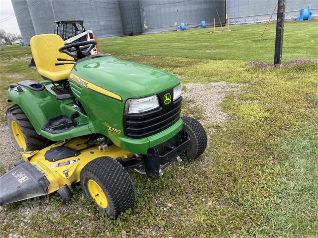 2008 John Deere X740 Mower