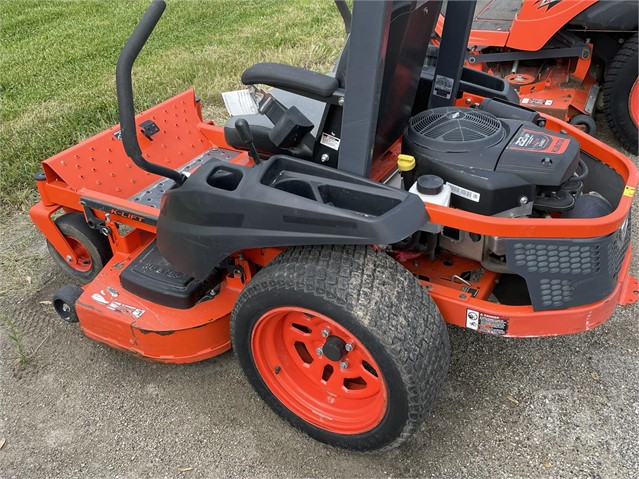 2014 Kubota Z122E Mower/Zero Turn