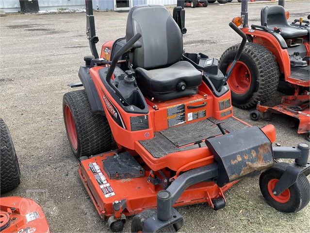 2017 Kubota ZD1211 Mower/Zero Turn