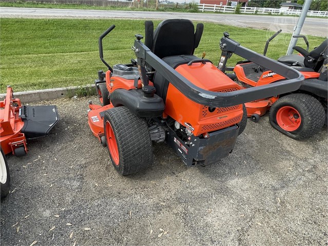 2018 Kubota ZD1211 Mower/Zero Turn