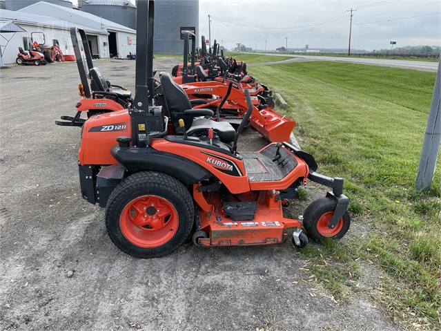 2019 Kubota ZD1211 Mower/Zero Turn