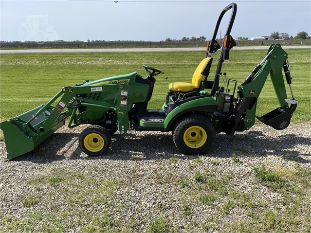 2016 John Deere 1025R Tractor