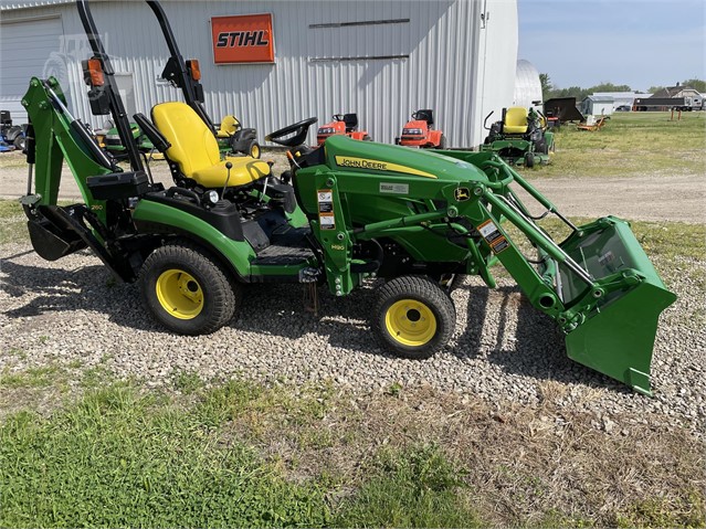 2016 John Deere 1025R Tractor