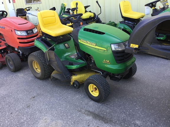 2005 John Deere L118 Garden Tractor