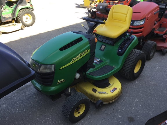 2005 John Deere L118 Garden Tractor