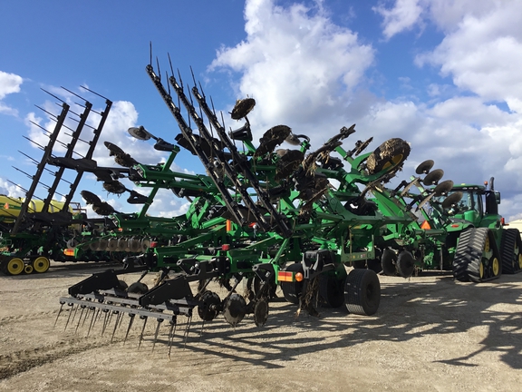 2015 John Deere 2730 Disk Ripper