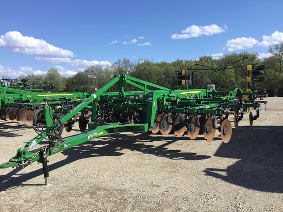 2023 John Deere 2730 Disk Ripper