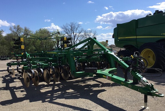 2023 John Deere 2730 Disk Ripper