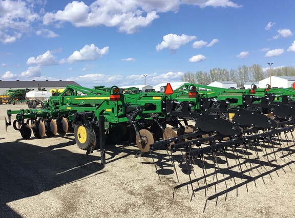 2023 John Deere 2730 Disk Ripper