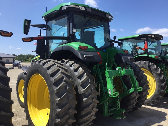 2023 John Deere 7R 210 Tractor