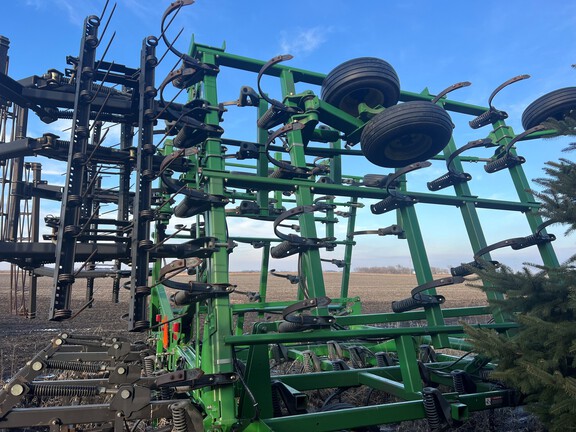 2006 John Deere 2210 Field Cultivator