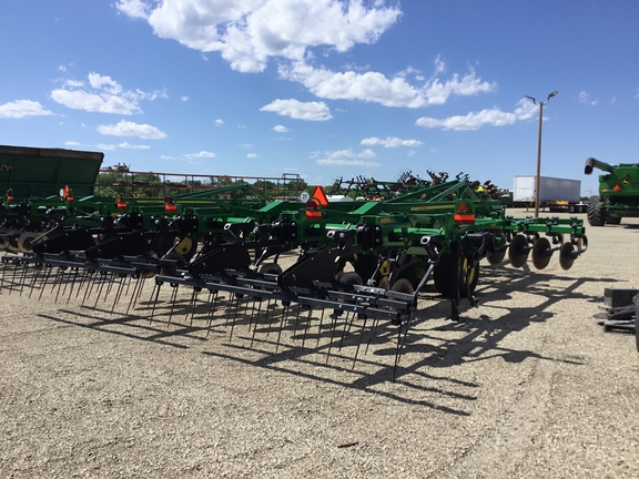 2023 John Deere 2730 Disk Ripper