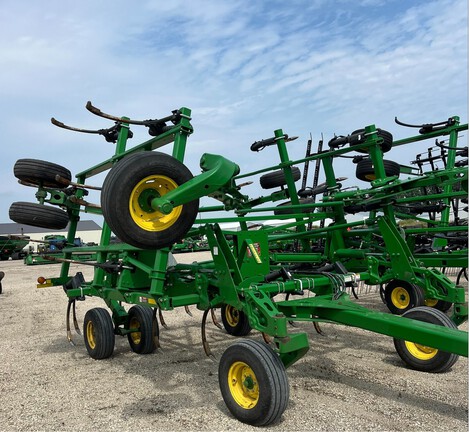 2012 John Deere 2410 Chisel Plow