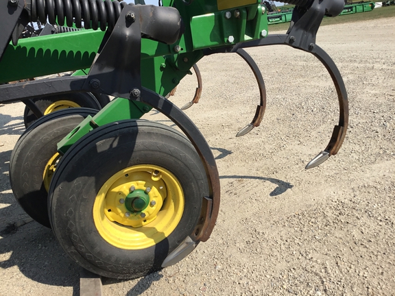 2012 John Deere 2410 Chisel Plow