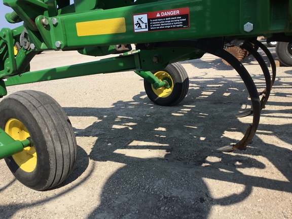 2012 John Deere 2410 Chisel Plow