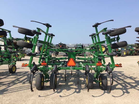 2012 John Deere 2410 Chisel Plow