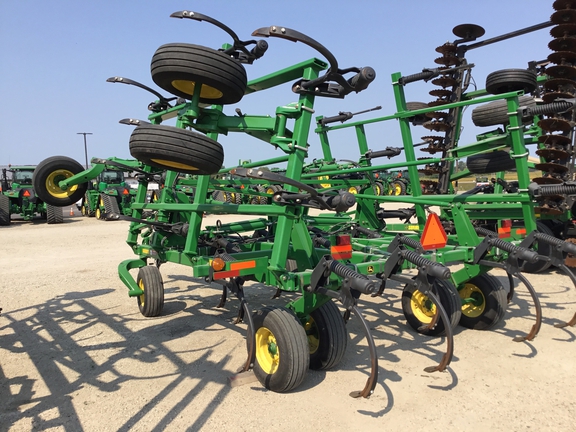 2012 John Deere 2410 Chisel Plow