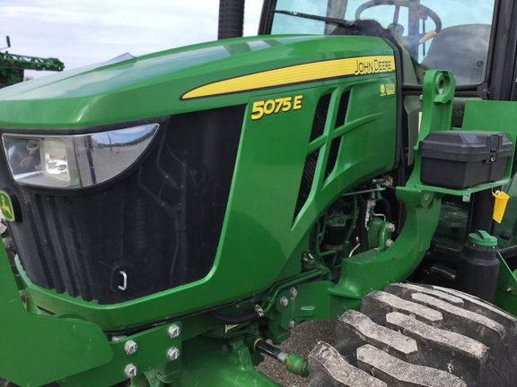 2022 John Deere 5075E Tractor