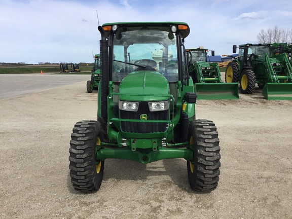 2022 John Deere 5075E Tractor