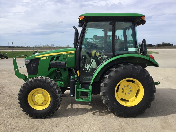 2022 John Deere 5075E Tractor