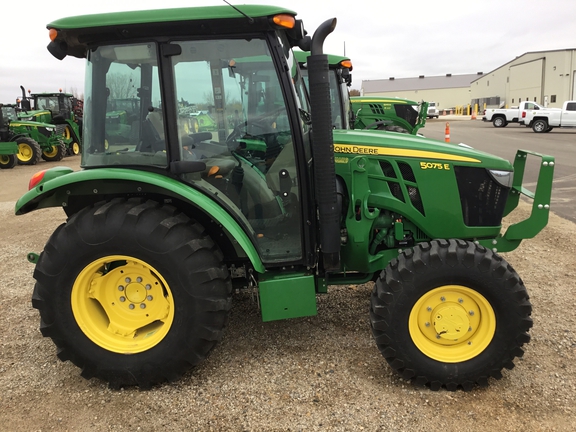 2022 John Deere 5075E Tractor