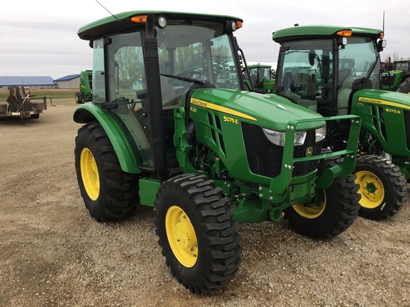 2022 John Deere 5075E Tractor