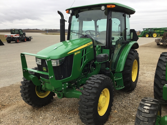 2022 John Deere 5075E Tractor