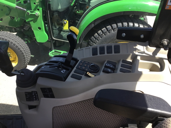 2022 John Deere 3039R Tractor Compact