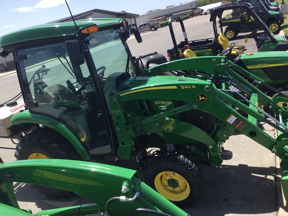 2022 John Deere 3039R Tractor Compact