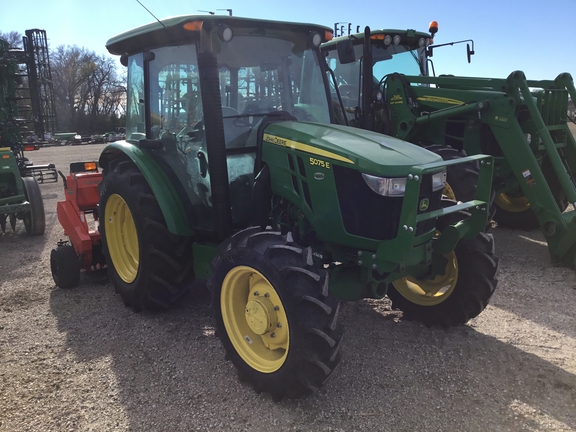 2022 John Deere 5075E Tractor