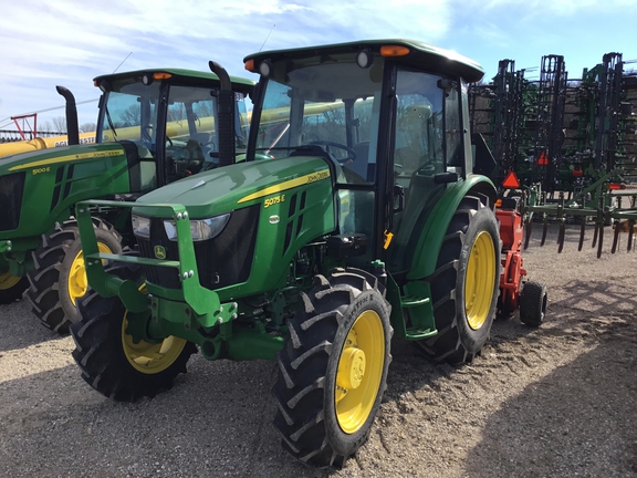 2022 John Deere 5075E Tractor