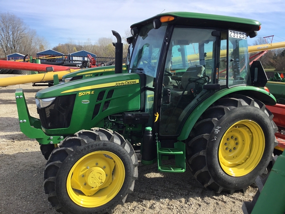 2022 John Deere 5075E Tractor