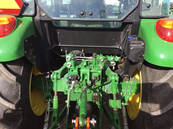 2022 John Deere 5075E Tractor