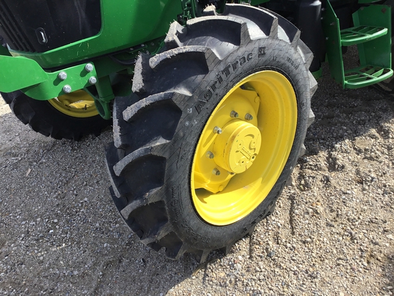 2022 John Deere 5075E Tractor