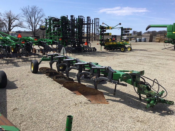 John Deere 2800 Plow