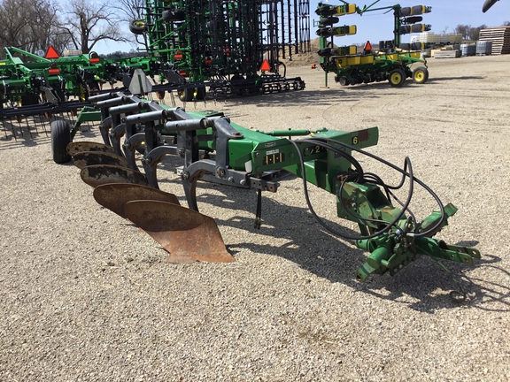 John Deere 2800 Plow