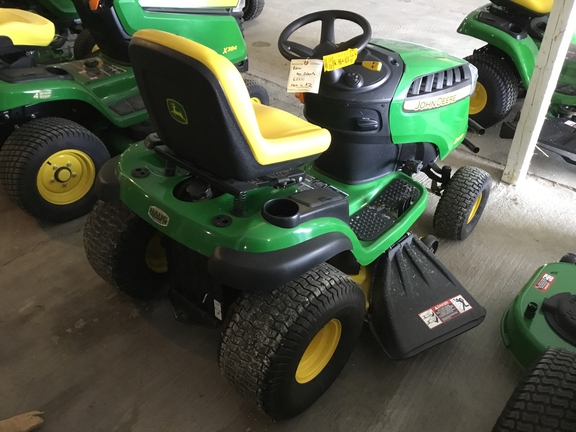 2016 John Deere D130 Garden Tractor