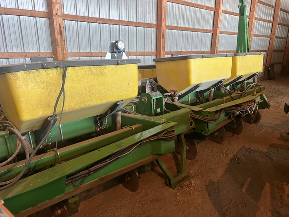 2009 John Deere 1750 Planter