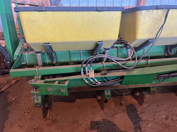 2009 John Deere 1750 Planter