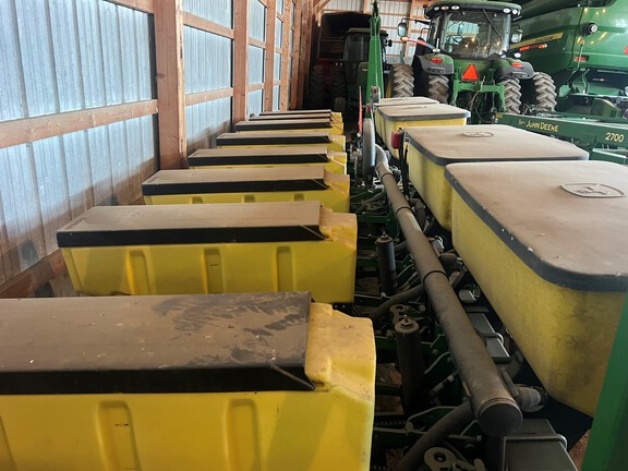 2009 John Deere 1750 Planter