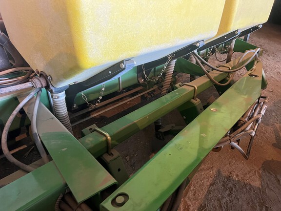 2009 John Deere 1750 Planter