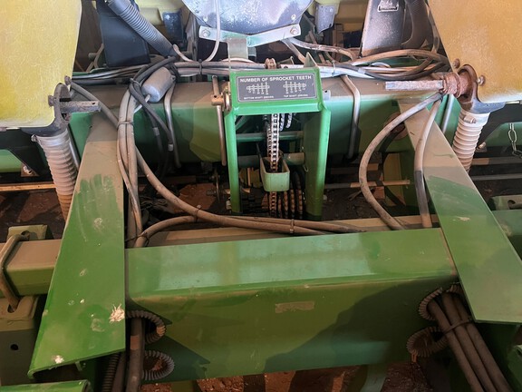 2009 John Deere 1750 Planter