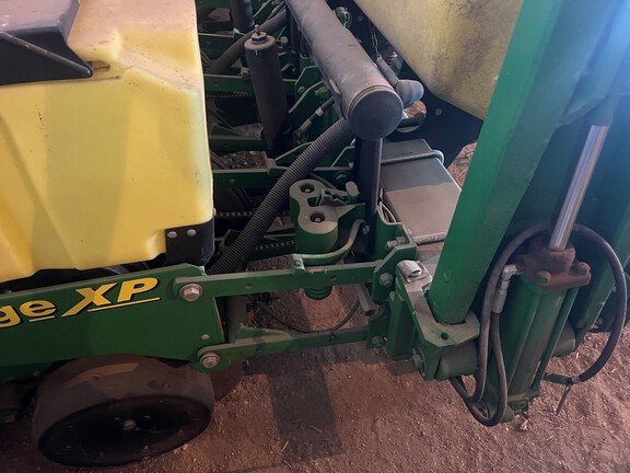 2009 John Deere 1750 Planter