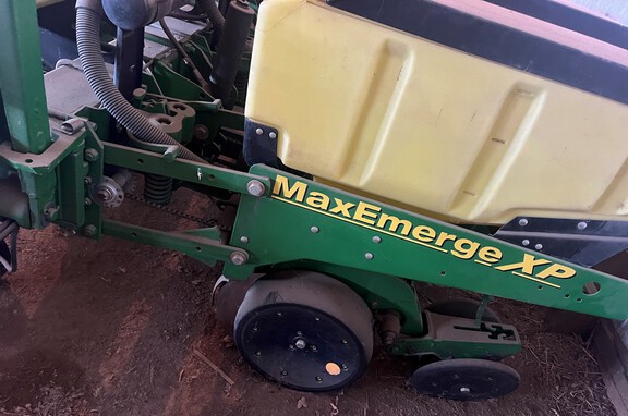 2009 John Deere 1750 Planter