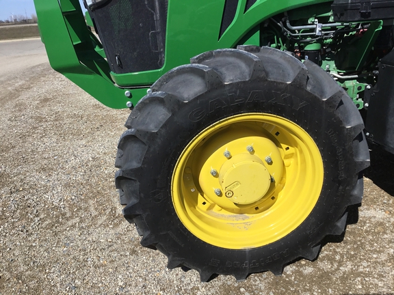2022 John Deere 5100E Tractor