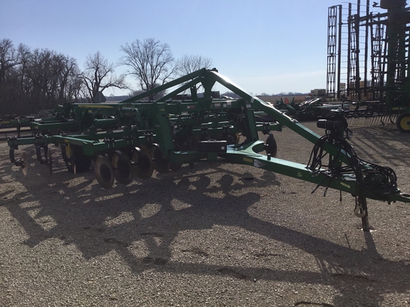 2015 John Deere 2730 Disk Ripper
