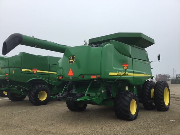 2006 John Deere 9760 STS Combine