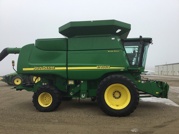 2006 John Deere 9760 STS Combine
