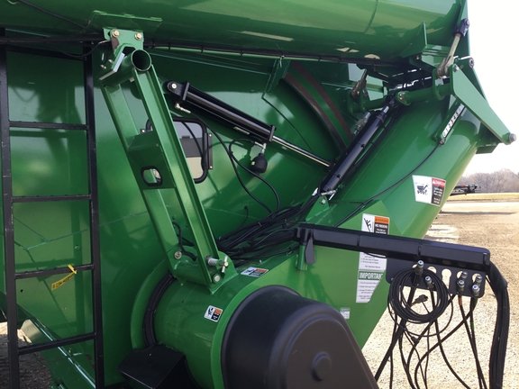 2014 Brent 1396 Grain Cart